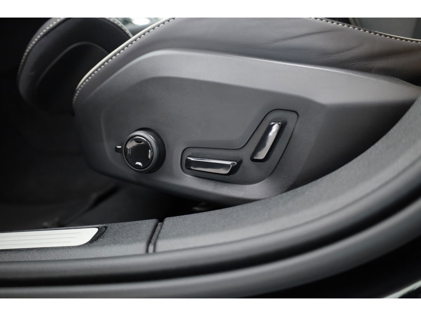 Volvo V60 2.0 T8 Plug-in hybrid AWD Polestar Engineered | B&W | HUD | ACC | 360 Cam | Trekhaak | Stuur- & 4x stoelverw. |