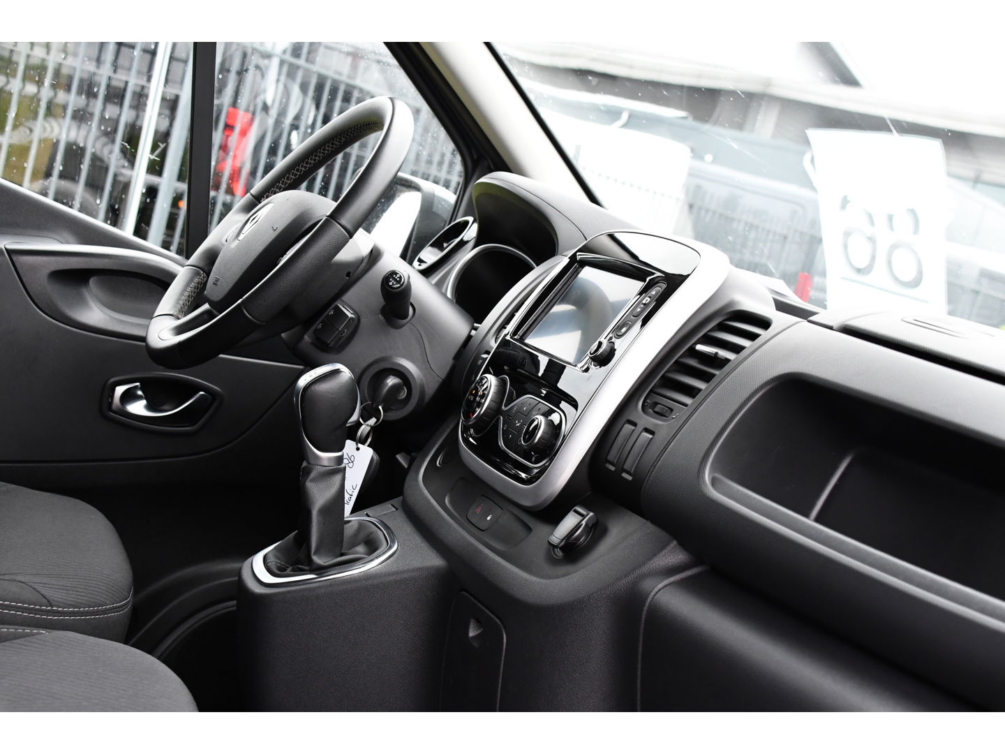 Renault Trafic 2.0 dCi 170 T29 L2H1 Luxe Cruise, Camera, Carplay, 170PK, Automaat, Trekhaak, LED, Trekhaak, Sensoren, Uniek!