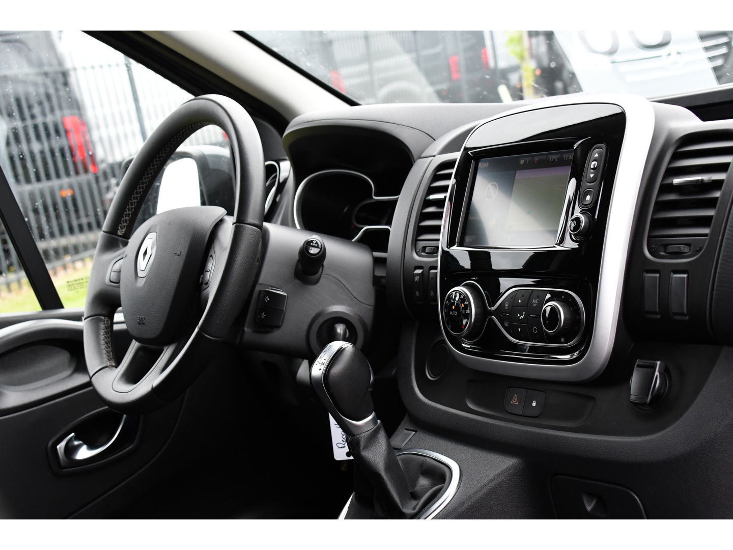 Renault Trafic 2.0 dCi 170 T29 L2H1 Luxe Cruise, Camera, Carplay, 170PK, Automaat, Trekhaak, LED, Trekhaak, Sensoren, Uniek!