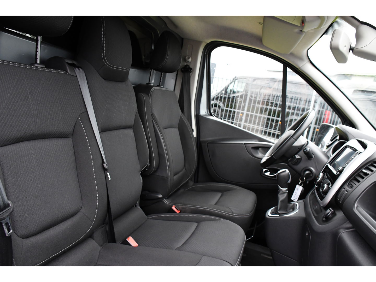 Renault Trafic 2.0 dCi 170 T29 L2H1 Luxe Cruise, Camera, Carplay, 170PK, Automaat, Trekhaak, LED, Trekhaak, Sensoren, Uniek!