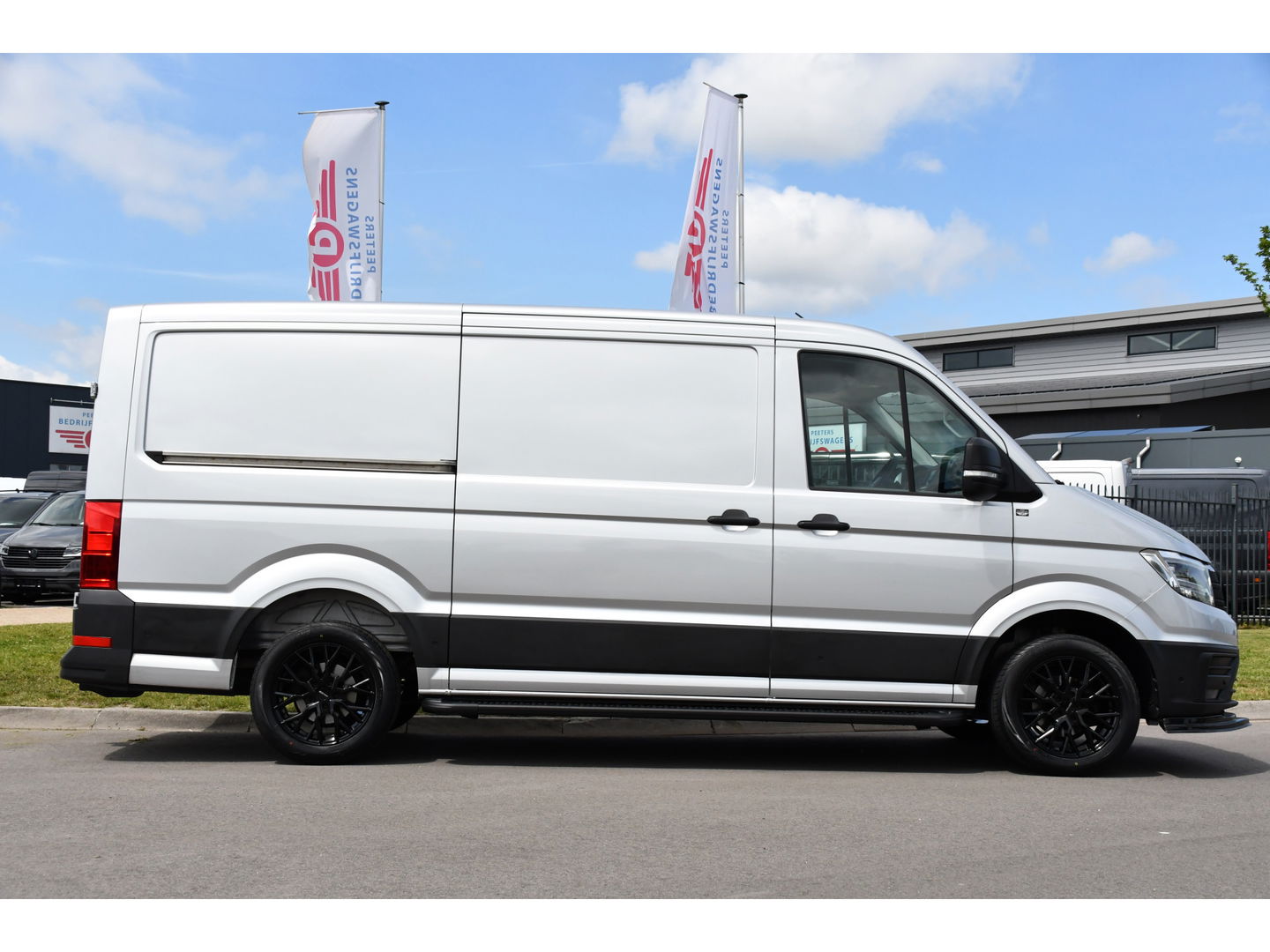Volkswagen Crafter 2.0 TDI L3H2 Highline PB Edition Adaptieve Cruise, Camera, 360 Sensoren, Carplay, LED, Trekhaak, Automaat, Uniek!
