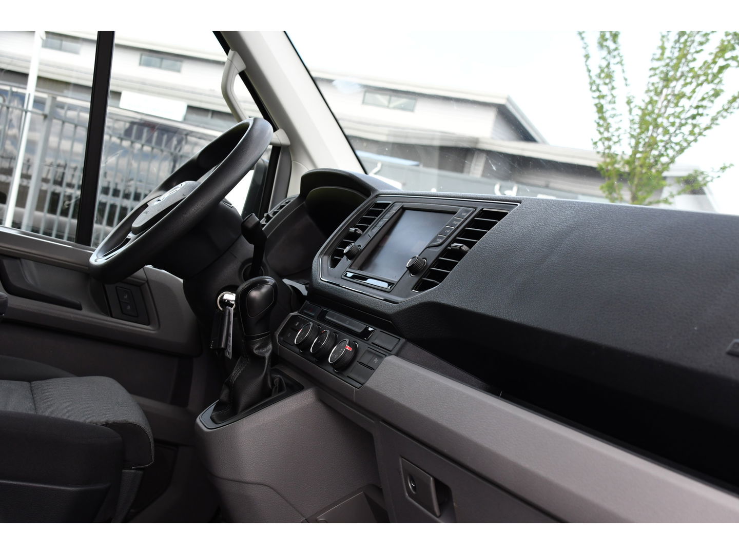 Volkswagen Crafter 2.0 TDI L3H2 Highline PB Edition Adaptieve Cruise, Camera, 360 Sensoren, Carplay, LED, Trekhaak, Automaat, Uniek!