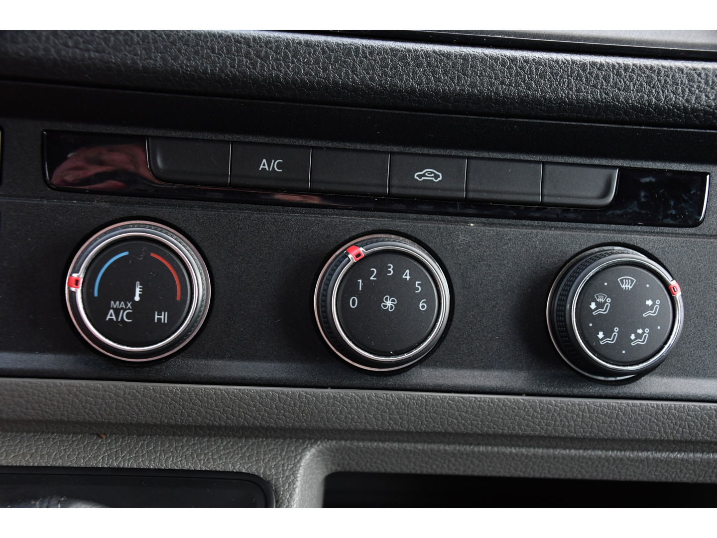 Volkswagen Crafter 2.0 TDI L3H2 Highline PB Edition Adaptieve Cruise, Camera, 360 Sensoren, Carplay, LED, Trekhaak, Automaat, Uniek!