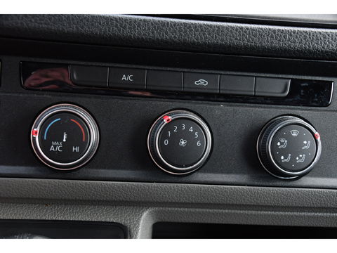 Volkswagen Crafter 2.0 TDI L3H2 Highline PB Edition Adaptieve Cruise, Camera, 360 Sensoren, Carplay, LED, Trekhaak, Automaat, Uniek!