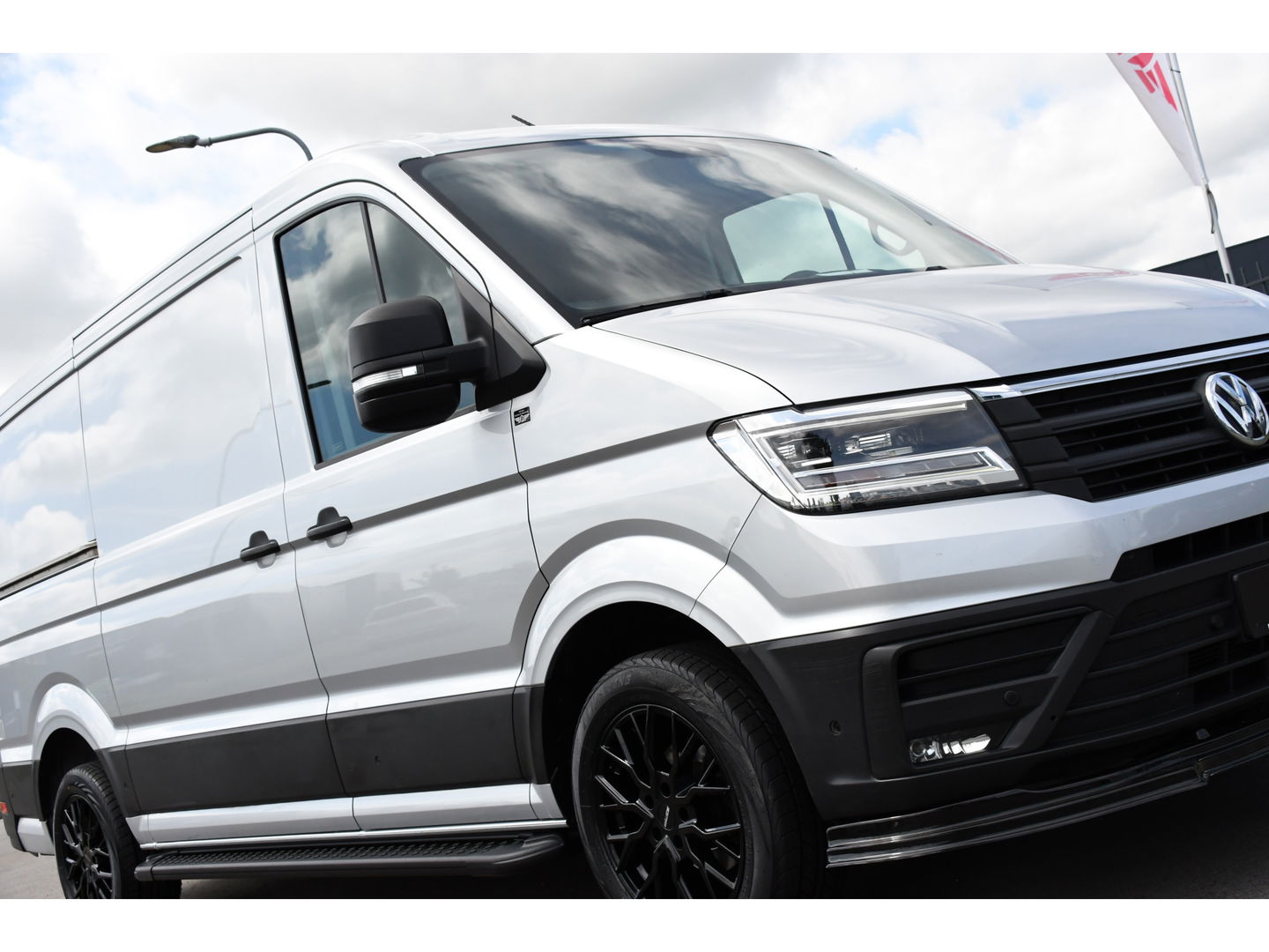 Volkswagen Crafter 2.0 TDI L3H2 Highline PB Edition Adaptieve Cruise, Camera, 360 Sensoren, Carplay, LED, Trekhaak, Automaat, Uniek!