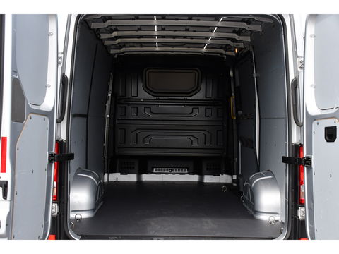 Volkswagen Crafter 2.0 TDI L3H2 Highline PB Edition Adaptieve Cruise, Camera, 360 Sensoren, Carplay, LED, Trekhaak, Automaat, Uniek!