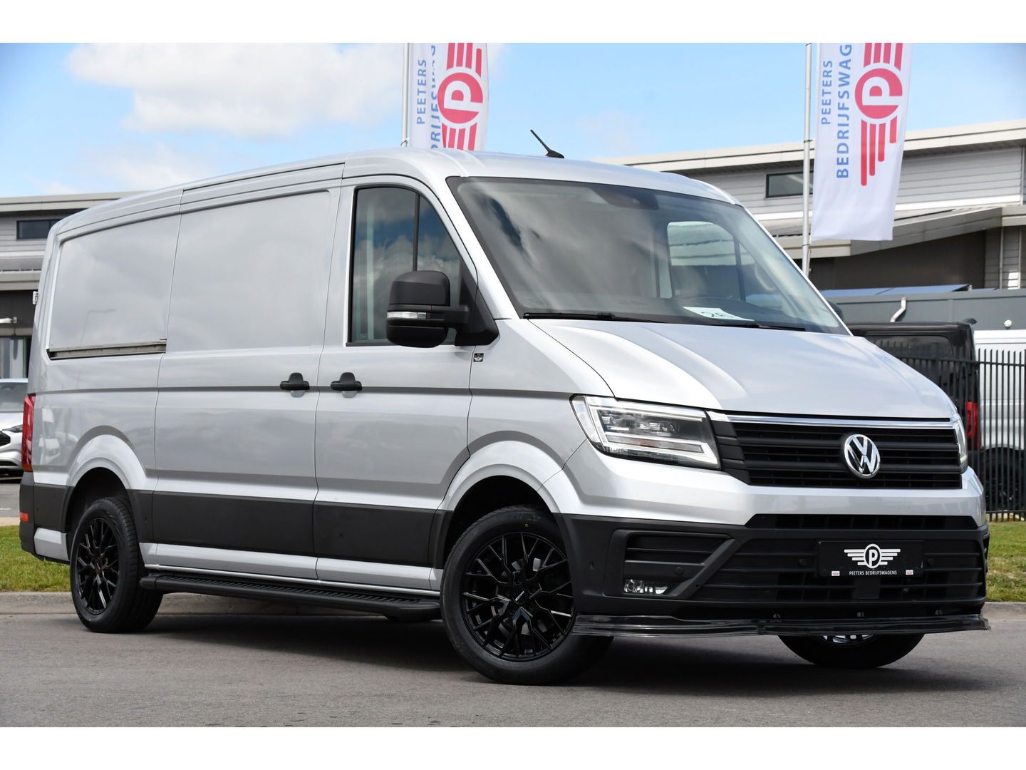 Volkswagen Crafter 2.0 TDI L3H2 Highline PB Edition Adaptieve Cruise, Camera, 360 Sensoren, Carplay, LED, Trekhaak, Automaat, Uniek!