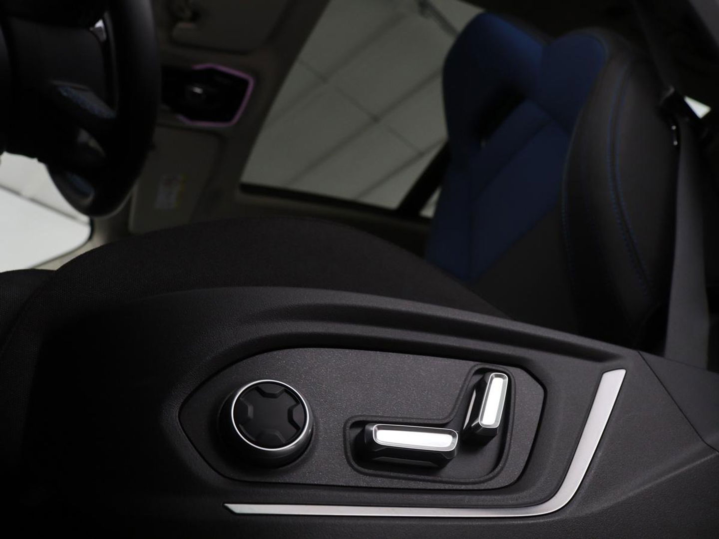 Lynk & Co 01 1.5 Plug In | Panoramadak | Infinity by Harman | Camera | Adaptive cruise | Stoelverwarming | Carplay | Memory | Full LED