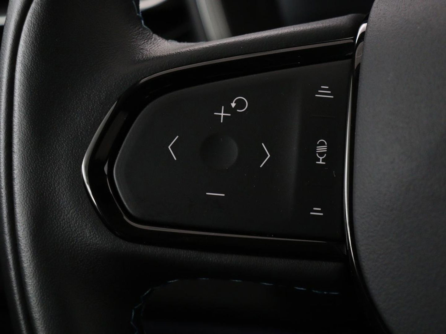 Lynk & Co 01 1.5 Plug In | Panoramadak | Infinity by Harman | Camera | Adaptive cruise | Stoelverwarming | Carplay | Memory | Full LED