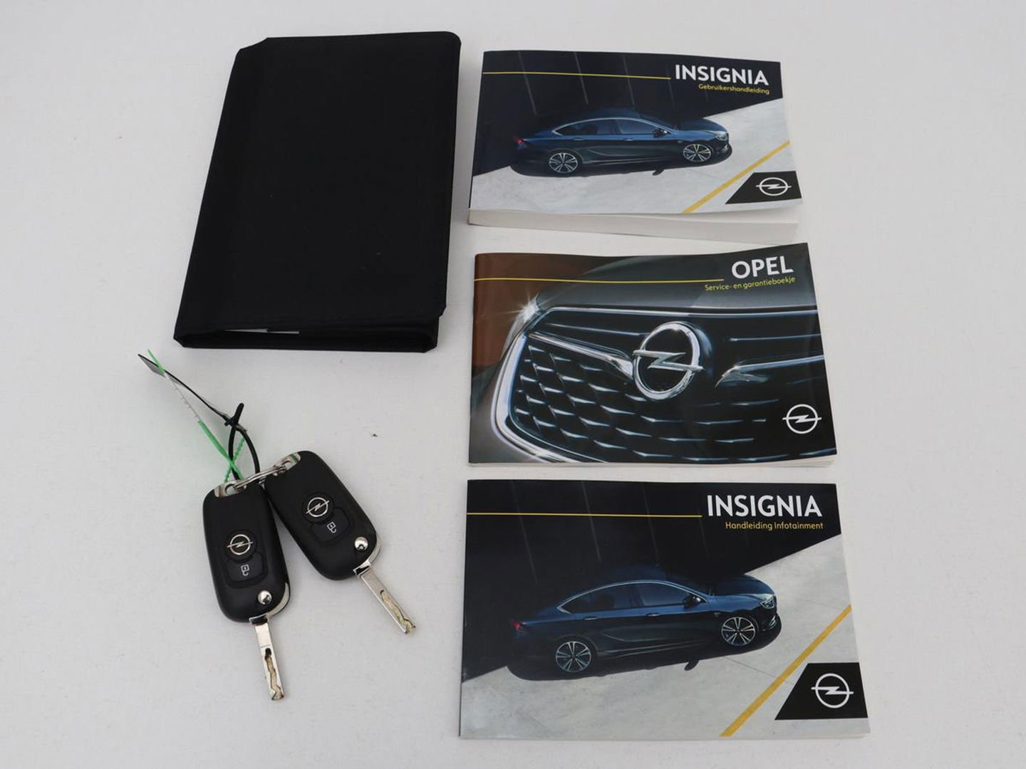 Opel Insignia 1.5 Turbo Executive | Leder/Alcantara | Trekhaak | Carplay | Navigatie | Climate control | Cruise control | Parkeerhulp
