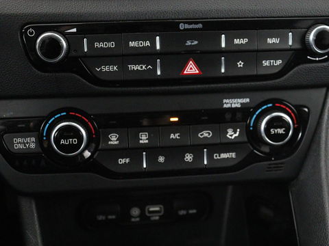 Kia Niro 1.6 GDi Hybrid DynamicLine | Carplay | Camera | Half leder | Navigatie | Climate control | Cruise control | Bluetooth