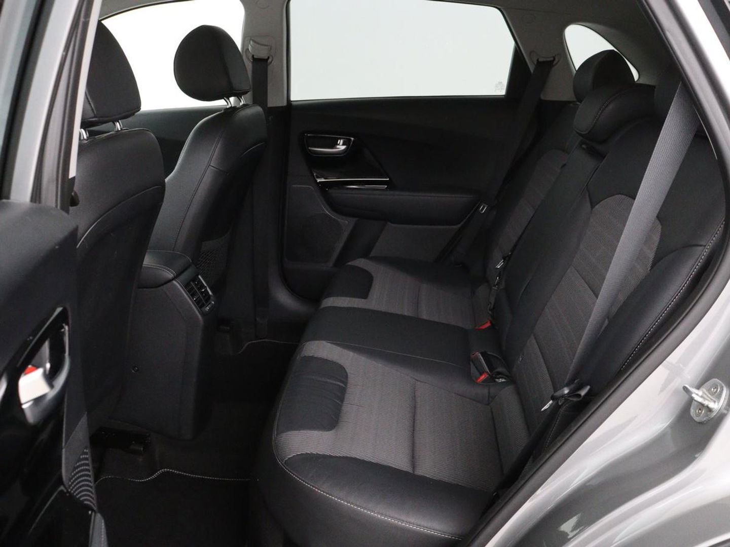 Kia Niro 1.6 GDi Hybrid DynamicLine | Carplay | Camera | Half leder | Navigatie | Climate control | Cruise control | Bluetooth