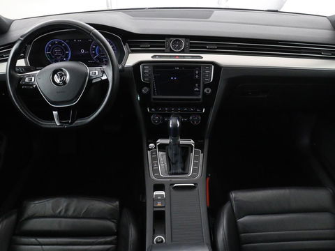 Volkswagen Passat 1.4 TSI GTE Highline | Leder | Panoramadak | Dynaudio | 360 camera | Carplay | Massage | Stoelverwarming | Dodehoek detectie | Full LED