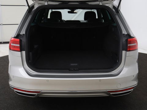 Volkswagen Passat 1.4 TSI GTE Highline | Leder | Panoramadak | Dynaudio | 360 camera | Carplay | Massage | Stoelverwarming | Dodehoek detectie | Full LED