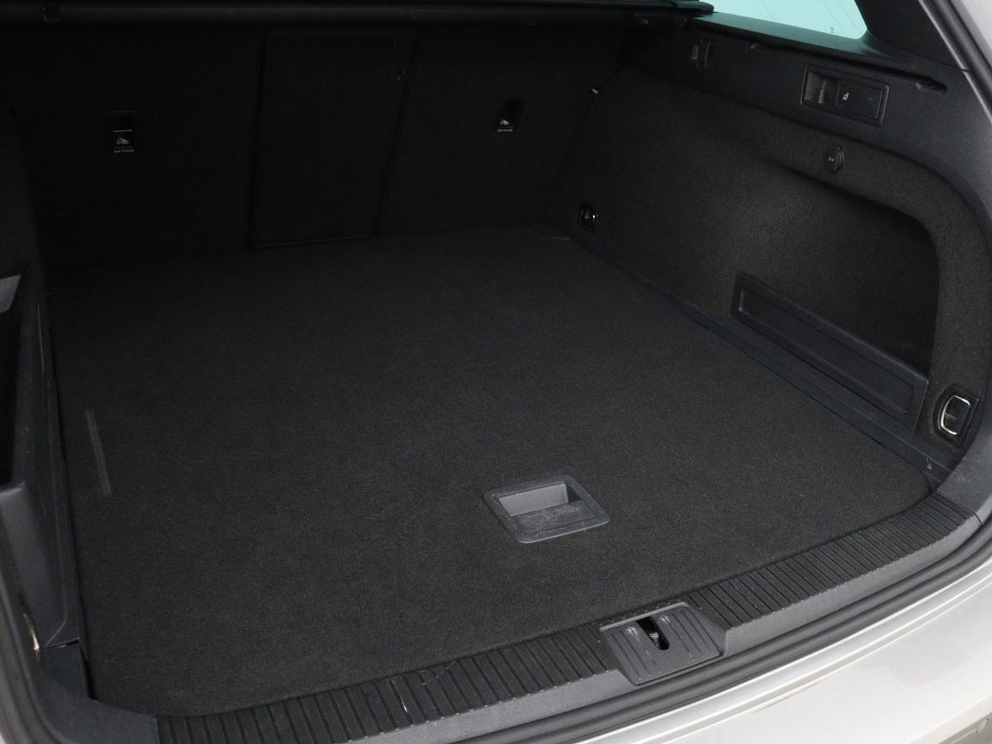Volkswagen Passat 1.4 TSI GTE Highline | Leder | Panoramadak | Dynaudio | 360 camera | Carplay | Massage | Stoelverwarming | Dodehoek detectie | Full LED