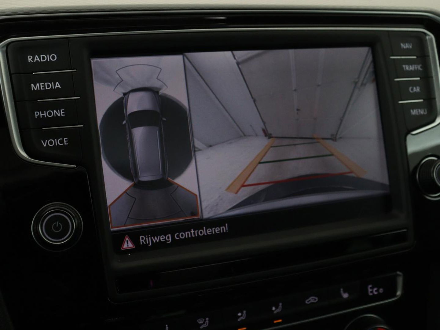 Volkswagen Passat 1.4 TSI GTE Highline | Leder | Panoramadak | Dynaudio | 360 camera | Carplay | Massage | Stoelverwarming | Dodehoek detectie | Full LED