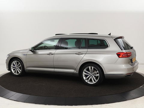 Volkswagen Passat 1.4 TSI GTE Highline | Leder | Panoramadak | Dynaudio | 360 camera | Carplay | Massage | Stoelverwarming | Dodehoek detectie | Full LED