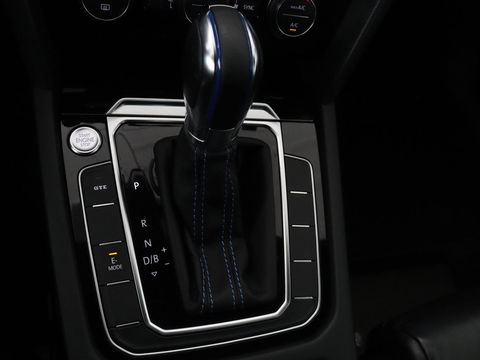 Volkswagen Passat 1.4 TSI GTE Highline | Leder | Panoramadak | Dynaudio | 360 camera | Carplay | Massage | Stoelverwarming | Dodehoek detectie | Full LED