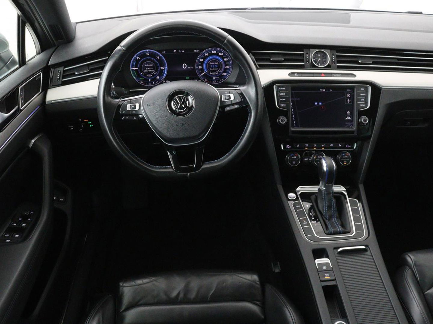 Volkswagen Passat 1.4 TSI GTE Highline | Leder | Panoramadak | Dynaudio | 360 camera | Carplay | Massage | Stoelverwarming | Dodehoek detectie | Full LED