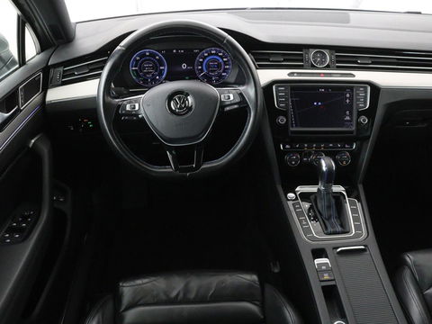 Volkswagen Passat 1.4 TSI GTE Highline | Leder | Panoramadak | Dynaudio | 360 camera | Carplay | Massage | Stoelverwarming | Dodehoek detectie | Full LED