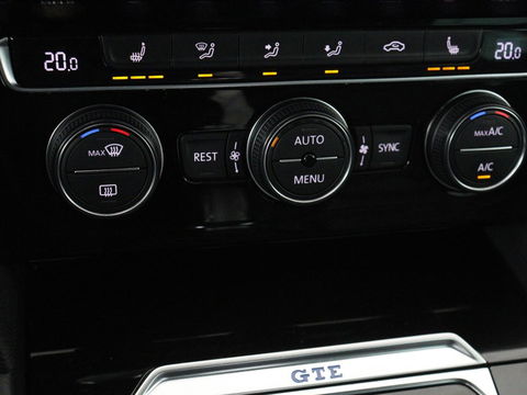 Volkswagen Passat 1.4 TSI GTE Highline | Leder | Panoramadak | Dynaudio | 360 camera | Carplay | Massage | Stoelverwarming | Dodehoek detectie | Full LED