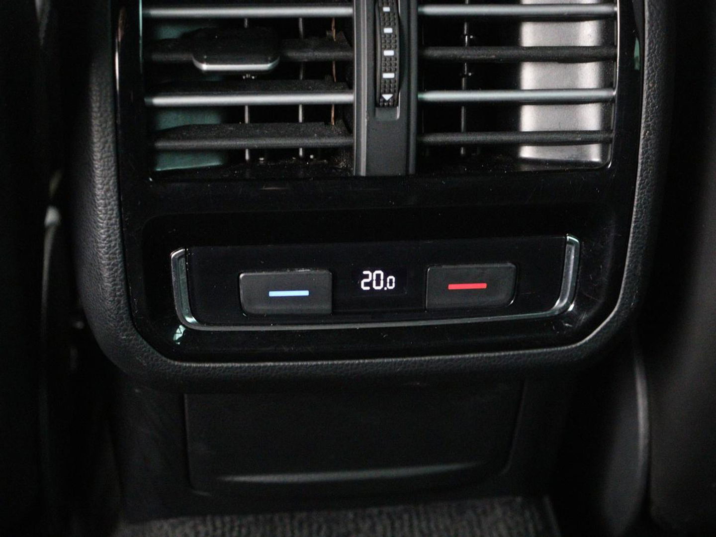 Volkswagen Passat 1.4 TSI GTE Highline | Leder | Panoramadak | Dynaudio | 360 camera | Carplay | Massage | Stoelverwarming | Dodehoek detectie | Full LED