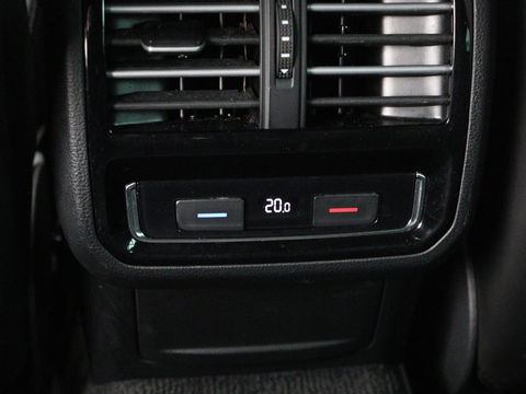Volkswagen Passat 1.4 TSI GTE Highline | Leder | Panoramadak | Dynaudio | 360 camera | Carplay | Massage | Stoelverwarming | Dodehoek detectie | Full LED