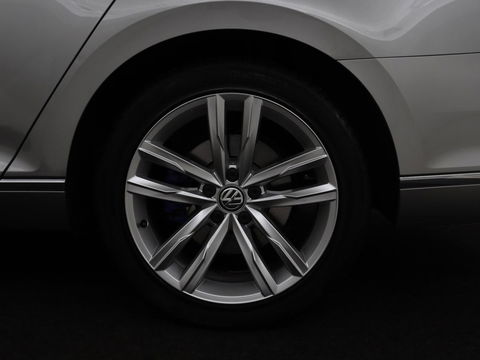 Volkswagen Passat 1.4 TSI GTE Highline | Leder | Panoramadak | Dynaudio | 360 camera | Carplay | Massage | Stoelverwarming | Dodehoek detectie | Full LED