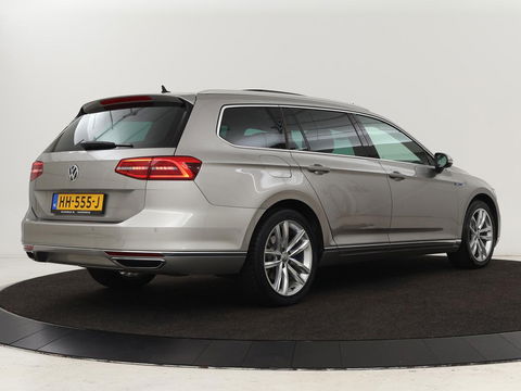 Volkswagen Passat 1.4 TSI GTE Highline | Leder | Panoramadak | Dynaudio | 360 camera | Carplay | Massage | Stoelverwarming | Dodehoek detectie | Full LED