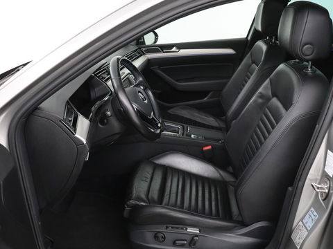Volkswagen Passat 1.4 TSI GTE Highline | Leder | Panoramadak | Dynaudio | 360 camera | Carplay | Massage | Stoelverwarming | Dodehoek detectie | Full LED