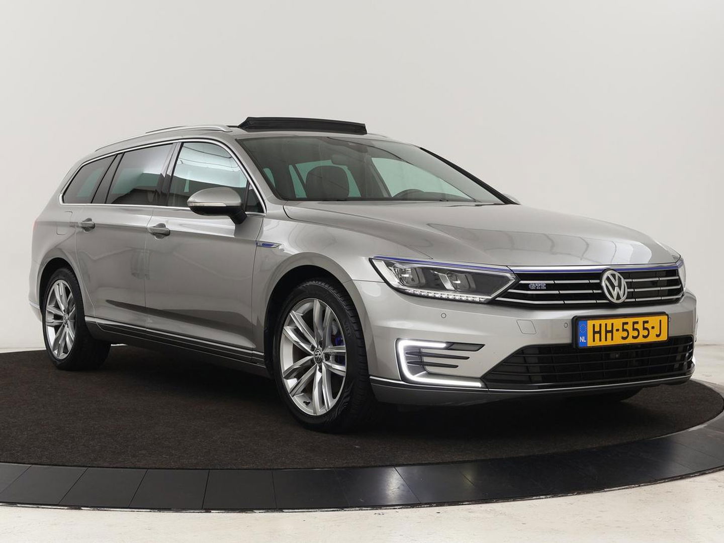 Volkswagen Passat 1.4 TSI GTE Highline | Leder | Panoramadak | Dynaudio | 360 camera | Carplay | Massage | Stoelverwarming | Dodehoek detectie | Full LED