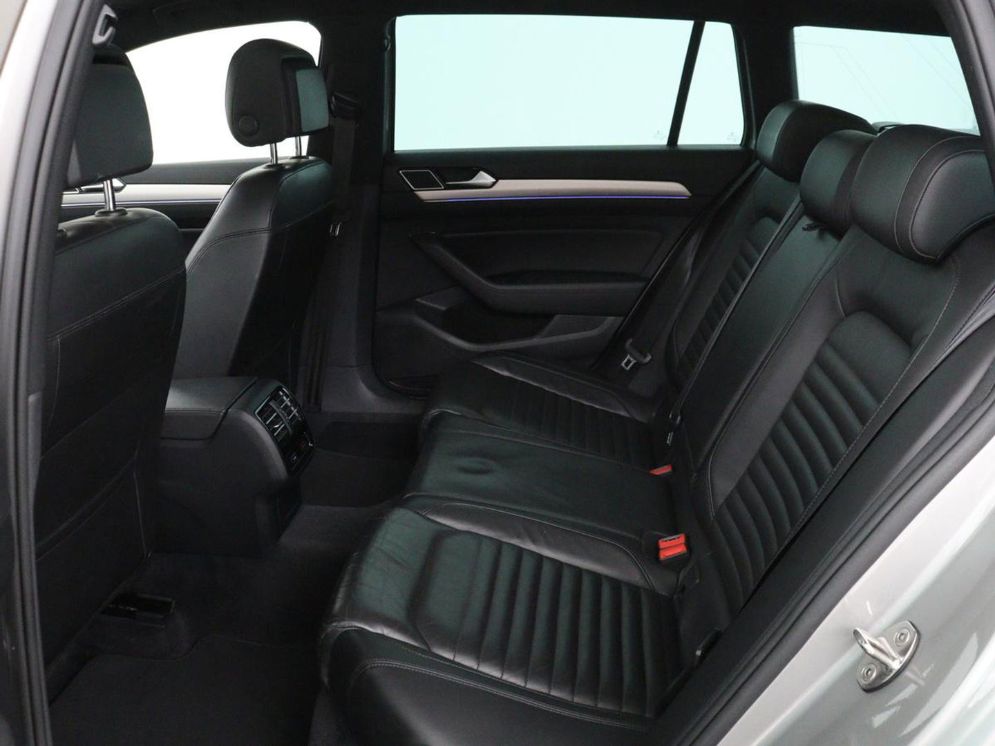 Volkswagen Passat 1.4 TSI GTE Highline | Leder | Panoramadak | Dynaudio | 360 camera | Carplay | Massage | Stoelverwarming | Dodehoek detectie | Full LED