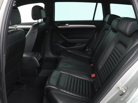 Volkswagen Passat 1.4 TSI GTE Highline | Leder | Panoramadak | Dynaudio | 360 camera | Carplay | Massage | Stoelverwarming | Dodehoek detectie | Full LED