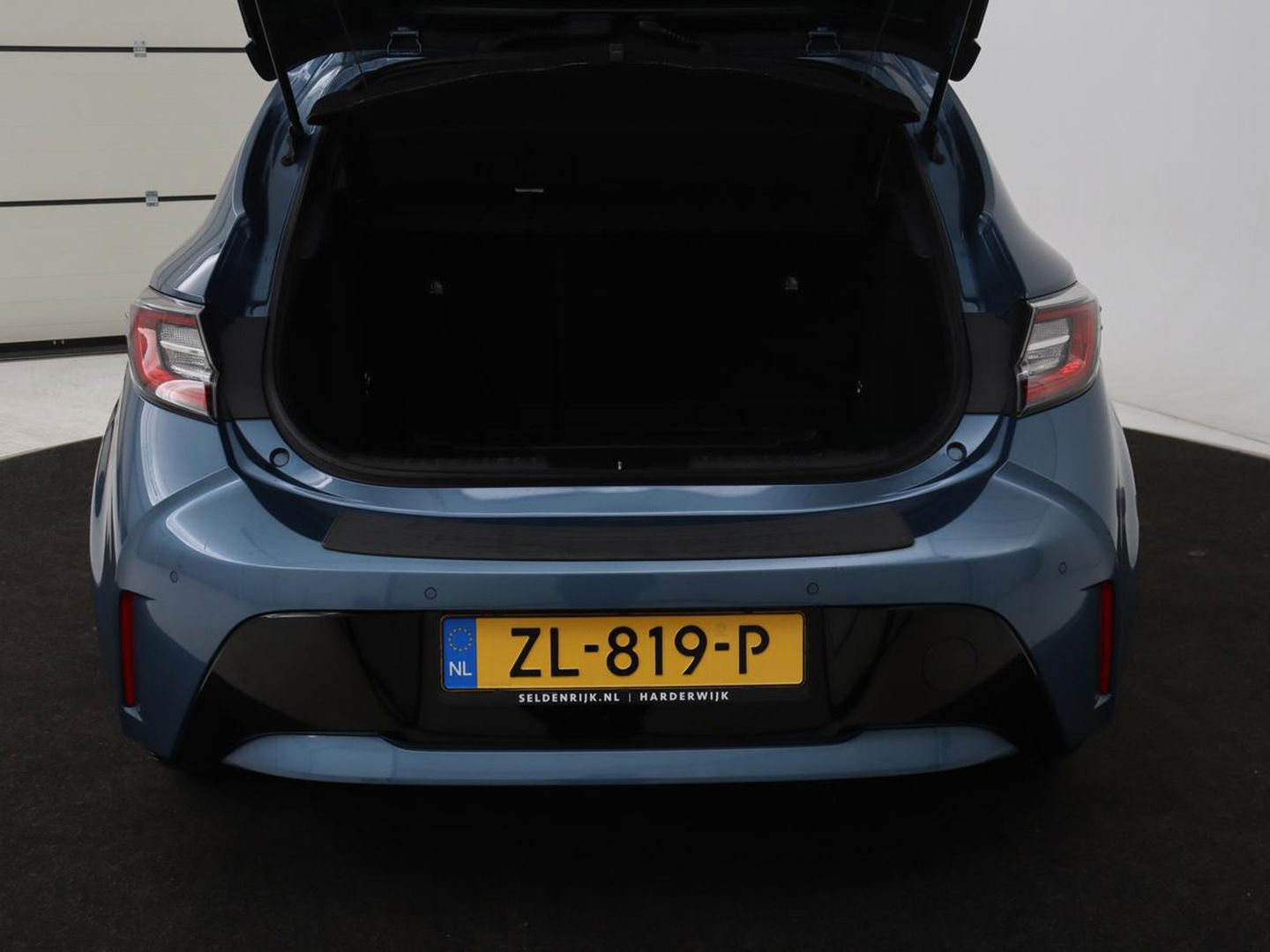 Toyota Corolla 1.8 Hybrid Business Intro | Head-Up | Stoelverwarming | Adaptive cruise | Carplay | Carplay | Navigatie | Keyless | Park Assist
