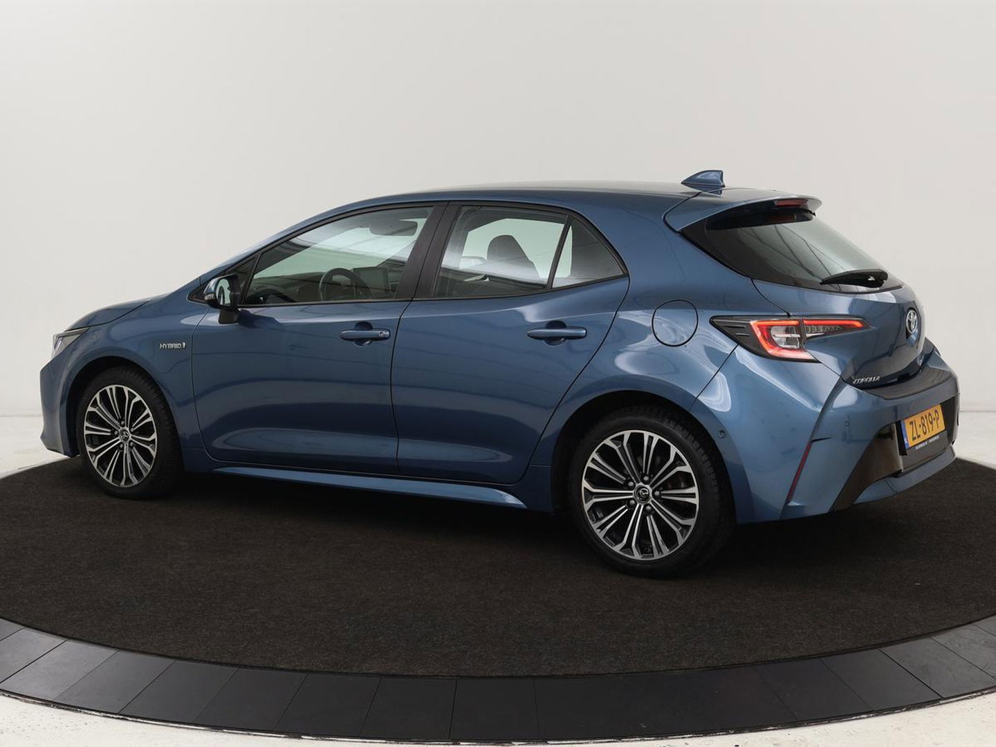 Toyota Corolla 1.8 Hybrid Business Intro | Head-Up | Stoelverwarming | Adaptive cruise | Carplay | Carplay | Navigatie | Keyless | Park Assist