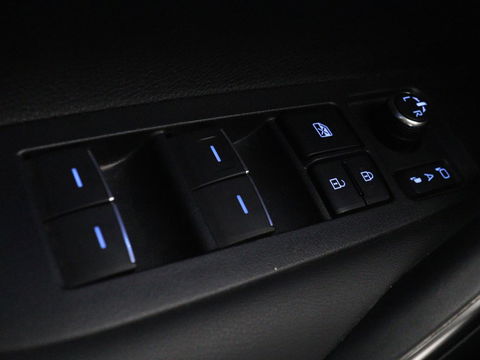 Toyota Corolla 1.8 Hybrid Business Intro | Head-Up | Stoelverwarming | Adaptive cruise | Carplay | Carplay | Navigatie | Keyless | Park Assist