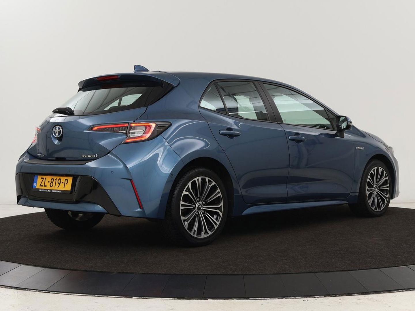 Toyota Corolla 1.8 Hybrid Business Intro | Head-Up | Stoelverwarming | Adaptive cruise | Carplay | Carplay | Navigatie | Keyless | Park Assist
