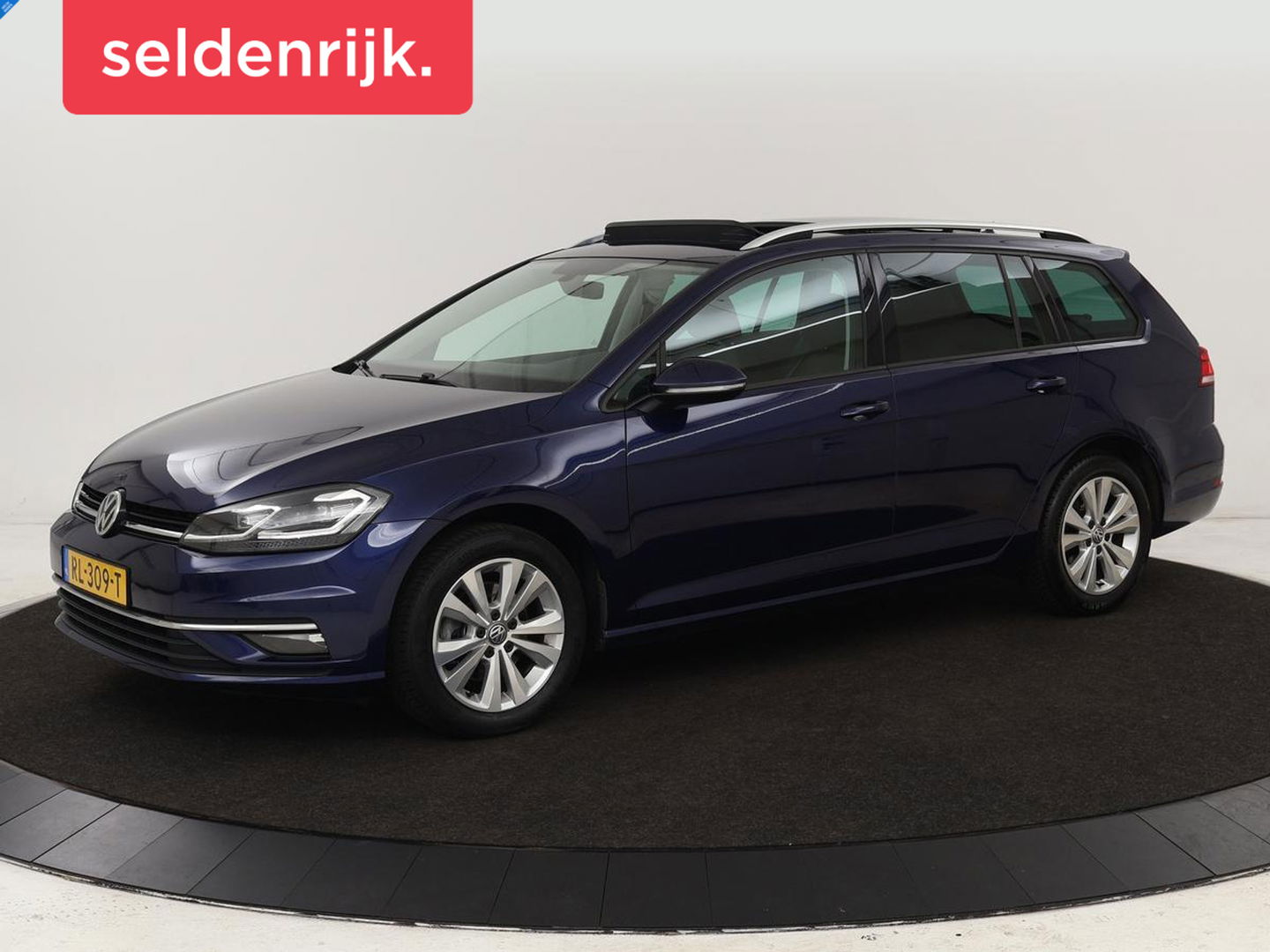 Volkswagen Golf 1.0 TSI Comfortline | Panoramadak | Stoelverwarming | Massage | Full LED | Carplay | Camera | Adaptive cruise | Sportstoelen | Climate control