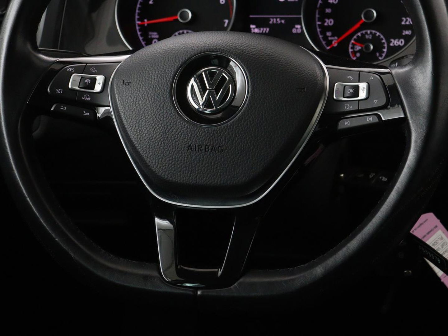 Volkswagen Golf 1.0 TSI Comfortline | Panoramadak | Stoelverwarming | Massage | Full LED | Carplay | Camera | Adaptive cruise | Sportstoelen | Climate control