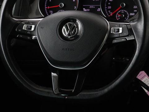 Volkswagen Golf 1.0 TSI Comfortline | Panoramadak | Stoelverwarming | Massage | Full LED | Carplay | Camera | Adaptive cruise | Sportstoelen | Climate control