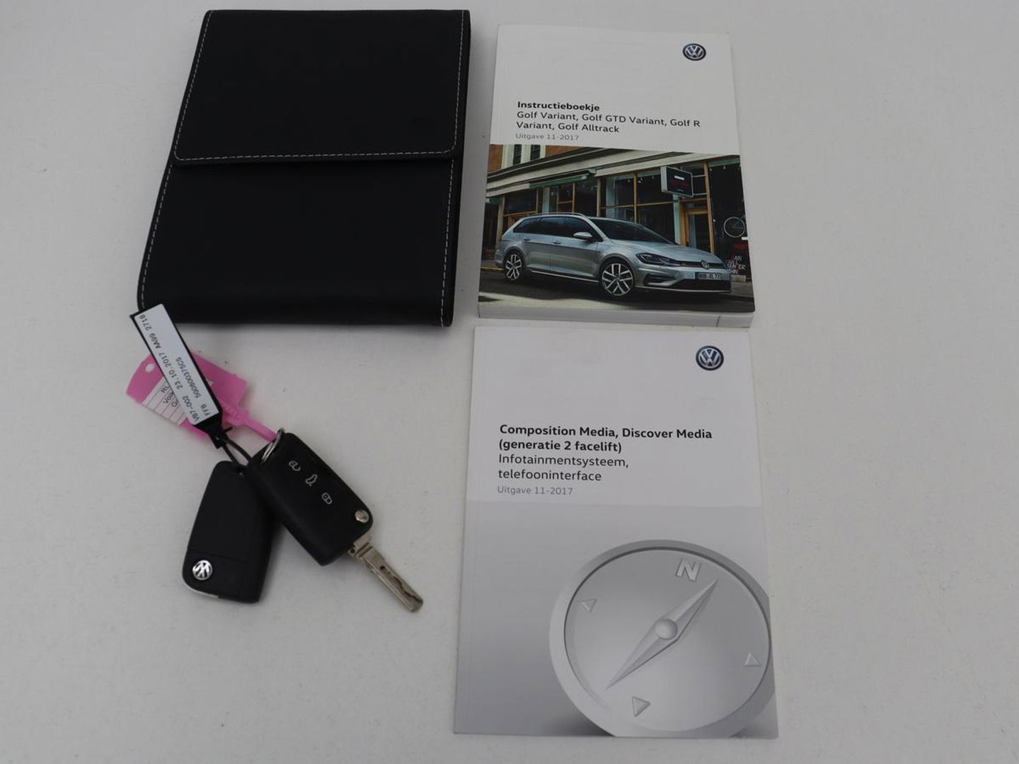 Volkswagen Golf 1.0 TSI Comfortline | Panoramadak | Stoelverwarming | Massage | Full LED | Carplay | Camera | Adaptive cruise | Sportstoelen | Climate control