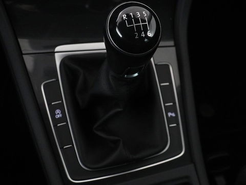 Volkswagen Golf 1.0 TSI Comfortline | Panoramadak | Stoelverwarming | Massage | Full LED | Carplay | Camera | Adaptive cruise | Sportstoelen | Climate control