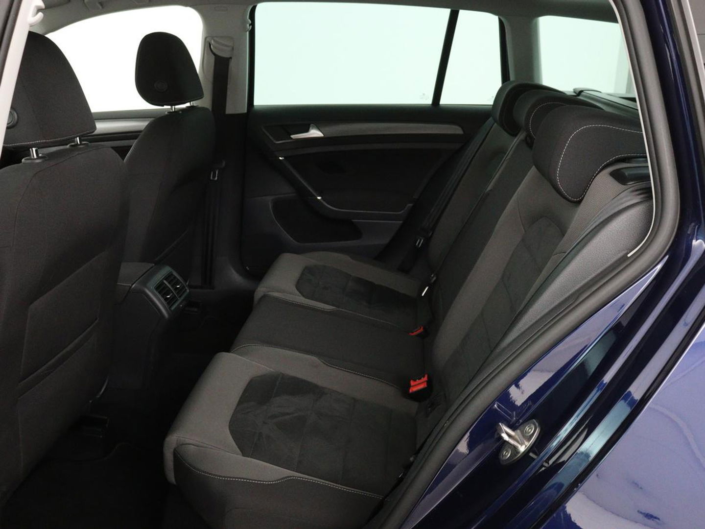 Volkswagen Golf 1.0 TSI Comfortline | Panoramadak | Stoelverwarming | Massage | Full LED | Carplay | Camera | Adaptive cruise | Sportstoelen | Climate control