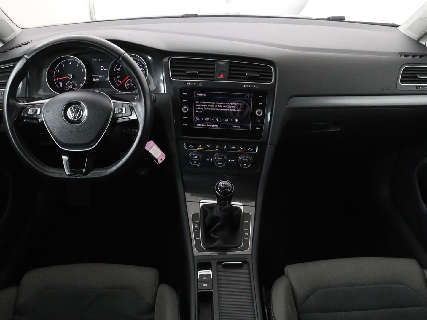 Volkswagen Golf 1.0 TSI Comfortline | Panoramadak | Stoelverwarming | Massage | Full LED | Carplay | Camera | Adaptive cruise | Sportstoelen | Climate control