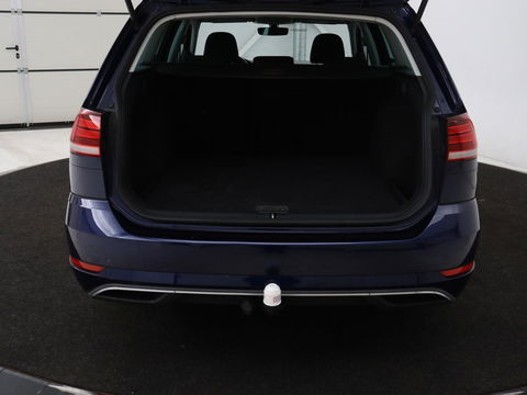 Volkswagen Golf 1.0 TSI Comfortline | Panoramadak | Stoelverwarming | Massage | Full LED | Carplay | Camera | Adaptive cruise | Sportstoelen | Climate control