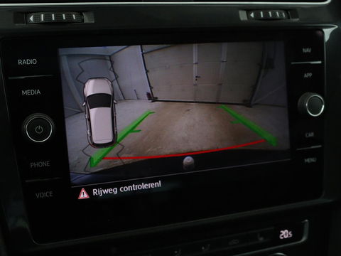 Volkswagen Golf 1.0 TSI Comfortline | Panoramadak | Stoelverwarming | Massage | Full LED | Carplay | Camera | Adaptive cruise | Sportstoelen | Climate control