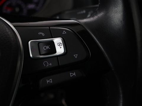 Volkswagen Golf 1.0 TSI Comfortline | Panoramadak | Stoelverwarming | Massage | Full LED | Carplay | Camera | Adaptive cruise | Sportstoelen | Climate control