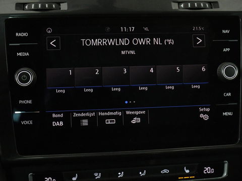 Volkswagen Golf 1.0 TSI Comfortline | Panoramadak | Stoelverwarming | Massage | Full LED | Carplay | Camera | Adaptive cruise | Sportstoelen | Climate control