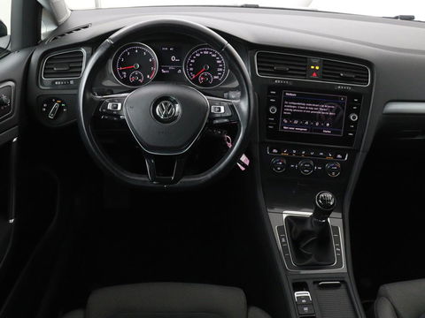 Volkswagen Golf 1.0 TSI Comfortline | Panoramadak | Stoelverwarming | Massage | Full LED | Carplay | Camera | Adaptive cruise | Sportstoelen | Climate control