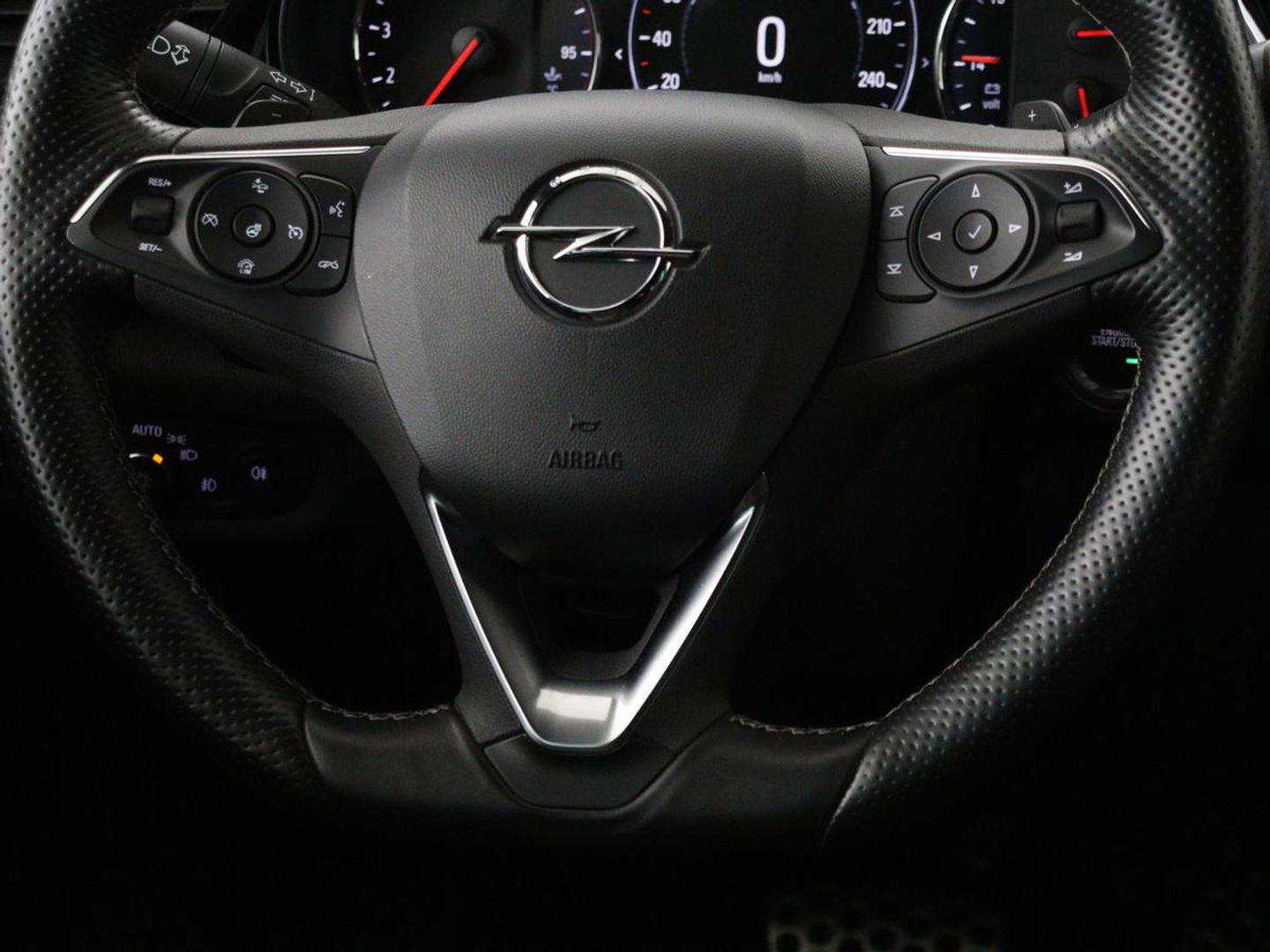 Opel Insignia Grand Sport 1.6 CDTI Innovation | OPC Line | Head-Up | Stoelventilatie | Leder | Massage | 360 camera | Carplay | AGR Stoel | Matrix LED | Navigatie | Stoel & stuurverwarming
